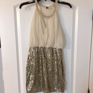 Windsor dress. Short, fancy dress. White and gold